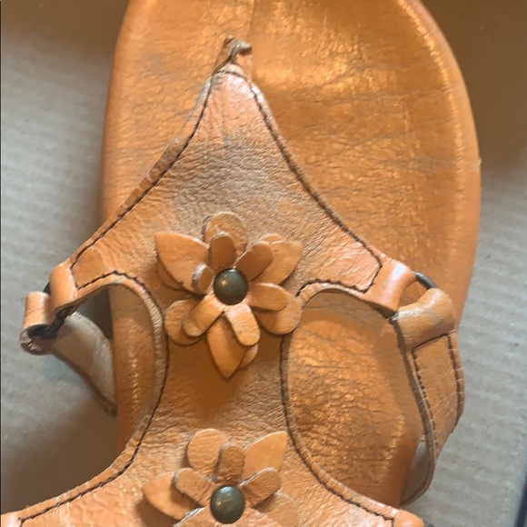 Sandals - gently used - Picture 3 of 3